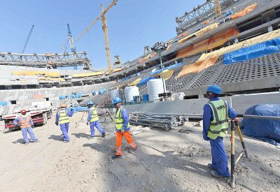 غموض يكتنف ملابسات آلاف الوفيات من العمال في قطر