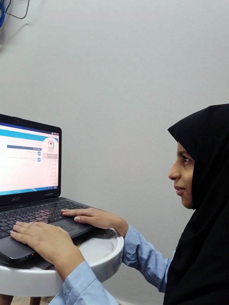 فاطمة تقهر التوحد وتبدع في الرياضيات واللغة الإنجليزية