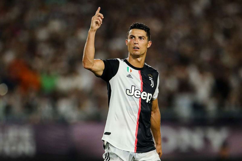 عقد لعامين وبراتب أسبوعي 250 ألف جنيه إسترليني...مانشستر سيتي يستعد للتوقيع مع رونالدو
