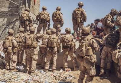 "غادروا فورا".. السفارة الأميركية تأمر رعاياها بمطار كابل