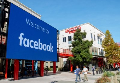"فيس بوك" تفعل فحص الأمان بعد انفجار مطار كابول