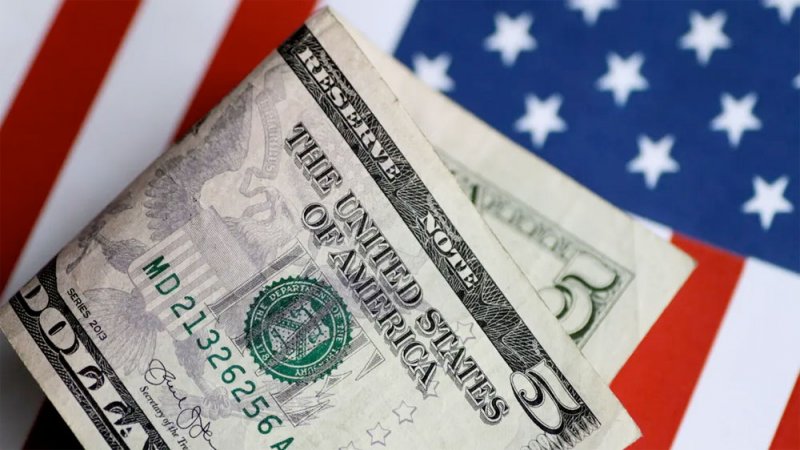 الدولار يهبط بعد ميل باول للتيسير.. متى ستبدأ أسعار الفائدة بالصعود؟