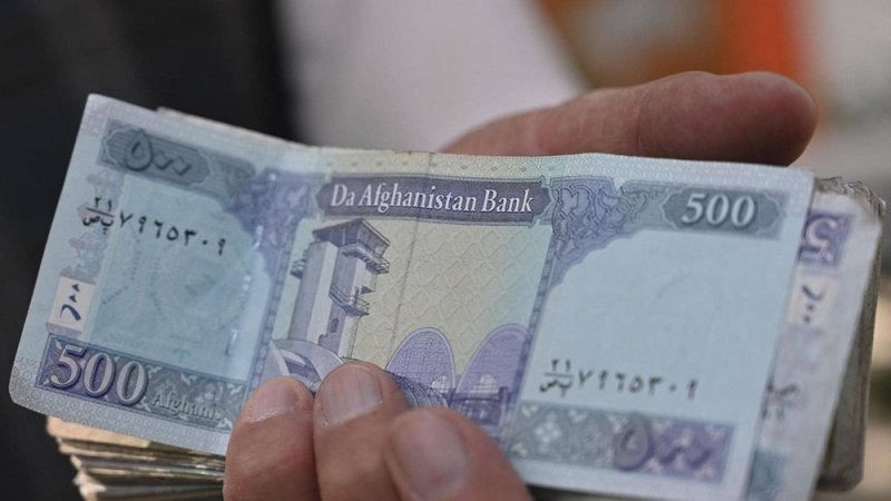 أفغانستان تغرق في الفقر.. موظفون بلا رواتب وأموال مجمدة