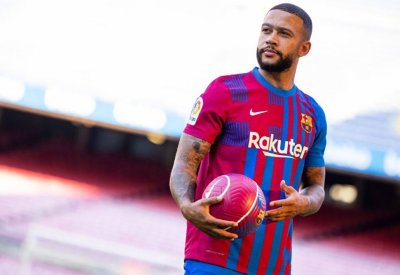 ديباي يواصل التألق ويقود برشلونة للفوز على خيتافي