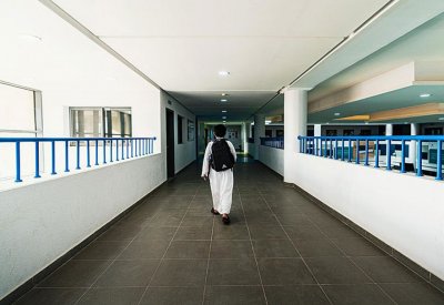 إغلاق مدرسة بتبوك في السعودية بعد إصابة أحد المعلمين بكورونا