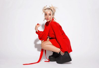 الجميلة Doja Cat مقدمة جوائز MTV 2021