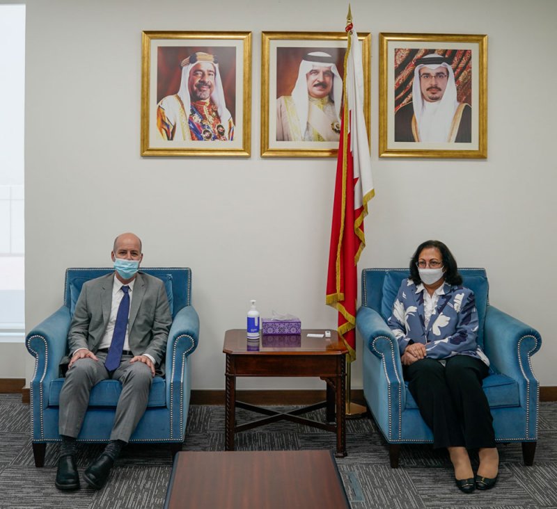 وزيرة الصحة تجتمع مع القائم بأعمال سفير دولة إسرائيل لدى مملكة البحرين