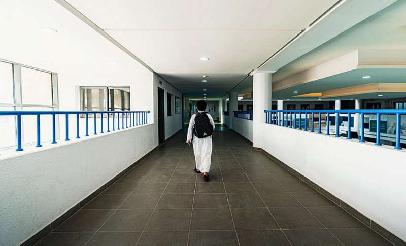إغلاق مدرسة بتبوك في السعودية بعد إصابة أحد المعلمين بكورونا
