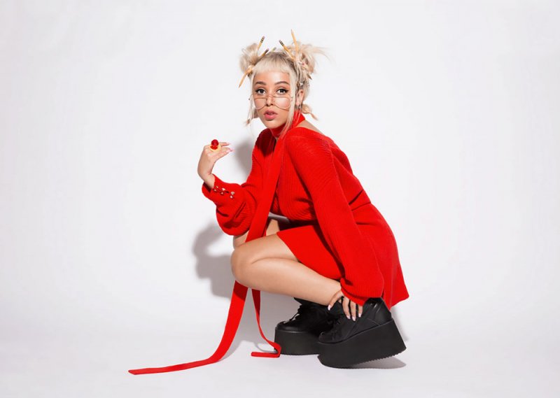 الجميلة Doja Cat مقدمة جوائز MTV 2021