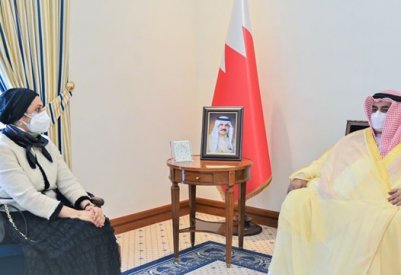 مستشار جلالة الملك للشؤون الدبلوماسية يستقبل سفيرة مملكة البحرين لدى تايلند