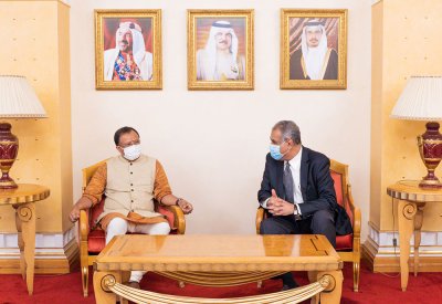 وزير الدولة للشؤون الخارجية في الهند يصل إلى البحرين