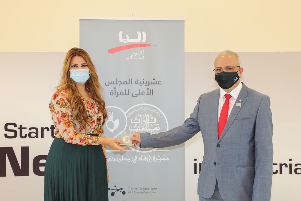 الرئيس التنفيذي لشركة البا علي البقالي يكرم موظفات الشركة في الذكرى العشرين لتأسيس المجلس الأعلى للمرأة
