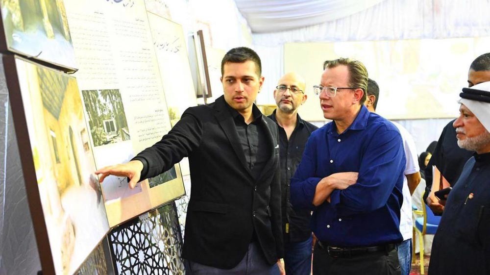 زيارة السفير الأميركي الأسبق لمهرجان الإمام الحسين