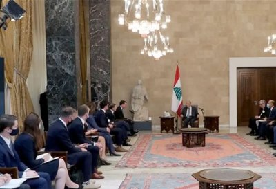 وفد أميركي يلتقي عون.. وبريطانيا: أزمة لبنان استثنائية