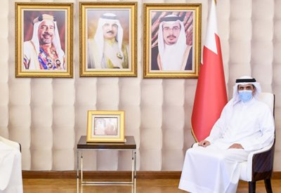 وزير الإعلام يستقبل سفير البحرين لدى الصين