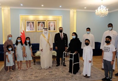 محافظ العاصمة رئيس لجنة مكافحة العنف والإدمان يكرم الطلبة الفائزين في مسابقة "معاً" التوعوية