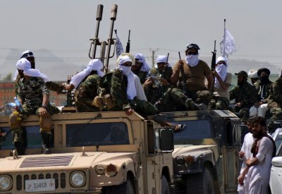 طالبان تستعرض بمعدات وأسلحة أميركية