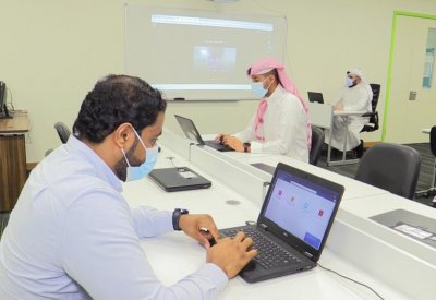 المدارس تحصر طلبة الحضور والتعلّم عن بعد.. وتُجهّز الجداول والدروس