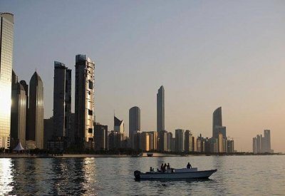 أبوظبي تلغي الحجر الصحي للمطعمين القادمين من الخارج
