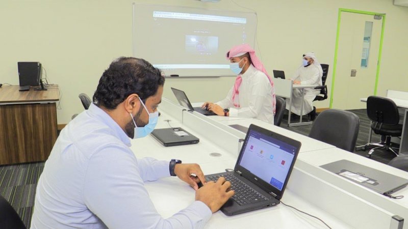 المدارس تحصر طلبة الحضور والتعلّم عن بعد.. وتُجهّز الجداول والدروس