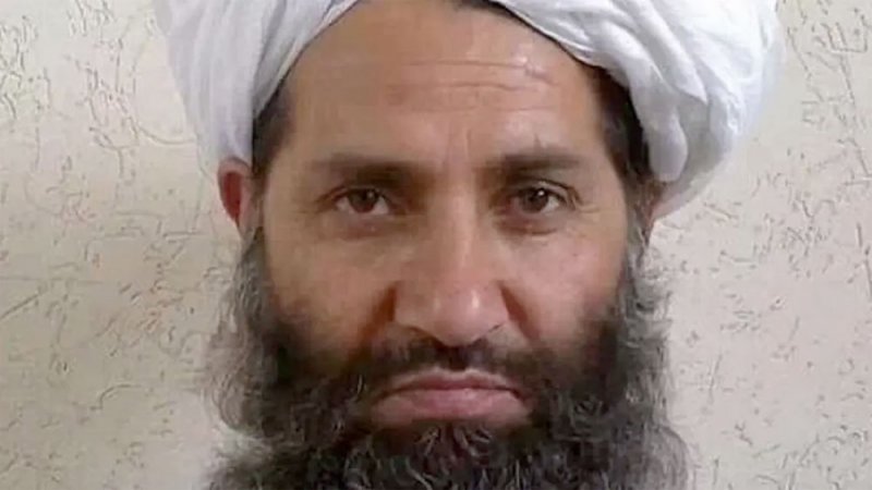 "رجل ظل" في طالبان يطل.. تفاصيل عن "هبة الله"