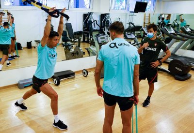 رونالدو يغادر معسكر منتخب البرتغال بسبب "الإنذارات"