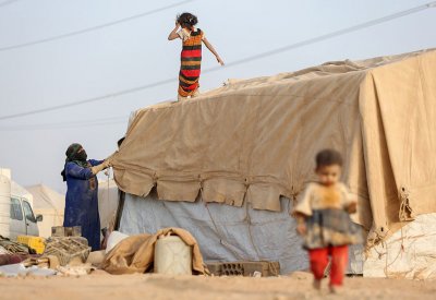 مسؤول النازحين في مأرب: 1000 شخص هربوا من القصف الحوثي