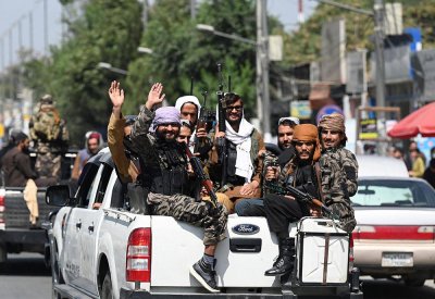 طالبان تحتفل بالسيطرة على بانشير وأنباء عن سفر أحمد مسعود