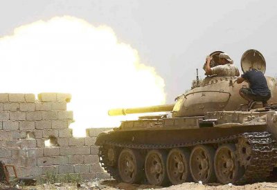 قتال بالدبابات والقذائف في العاصمة الليبية