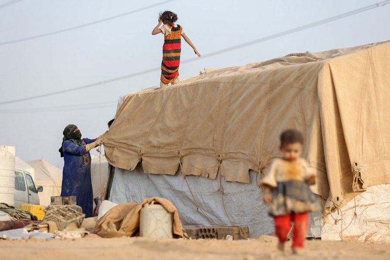 مسؤول النازحين في مأرب: 1000 شخص هربوا من القصف الحوثي
