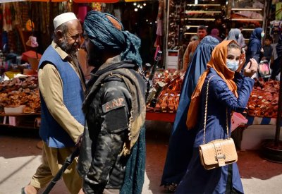 أميركا تسمح بمساعدات للأفغان.. وتمنعها عن حكومة طالبان