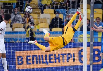 قائد فرنسا يطالب زملاءه بنسيان التتويج بكأس العالم