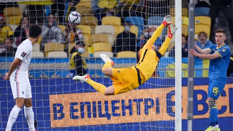 قائد فرنسا يطالب زملاءه بنسيان التتويج بكأس العالم