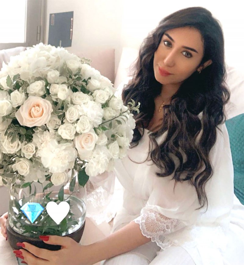 أصدقاء حنان رضا يفاجئونها بالاحتفال بعيد ميلادها