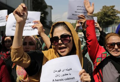 طالبان: ظننا داعش تنكر بزي نساء وهاجم قصر الرئاسة