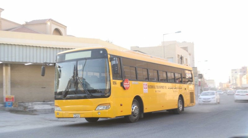 "الحضور الجزئي" يراكم خسائر سواق نقل الطلبة