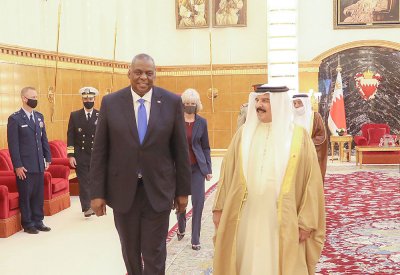 جلالة الملك المفدى يستقبل وزير الدفاع الأمريكي ويستعرض الروابط التاريخية بين البلدين