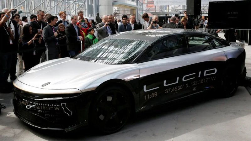 "لوسيد" تبدأ تصنيع سياراتها الكهربائية بالسعودية في 2024
