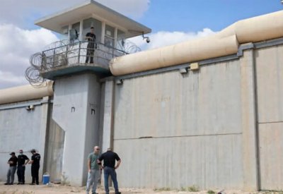 إسرائيل تشك بحارسين ساعدا بهروب الأسرى الفلسطينيين