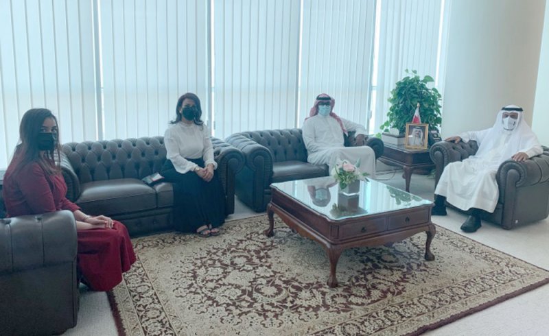وزير شؤون مجلسي الشورى والنواب يستقبل رئيس جمعية الحقوقيين البحرينية