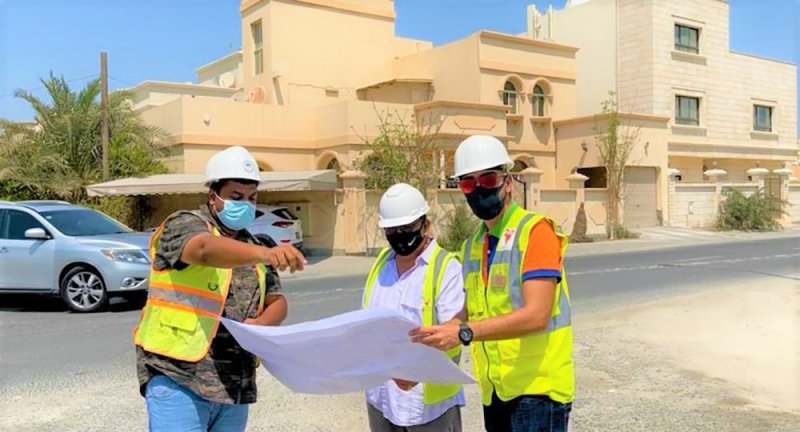 البدء بأعمال مشروع رصف الطرق الترابية بمجمع 111 في الحد 