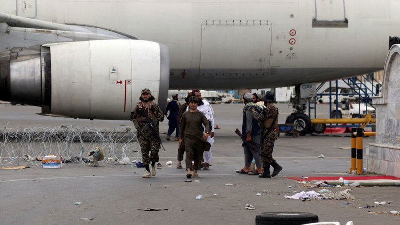 مسؤول أميركي: طالبان ستسمح لأميركيين وآخرين بمغادرة أفغانستان