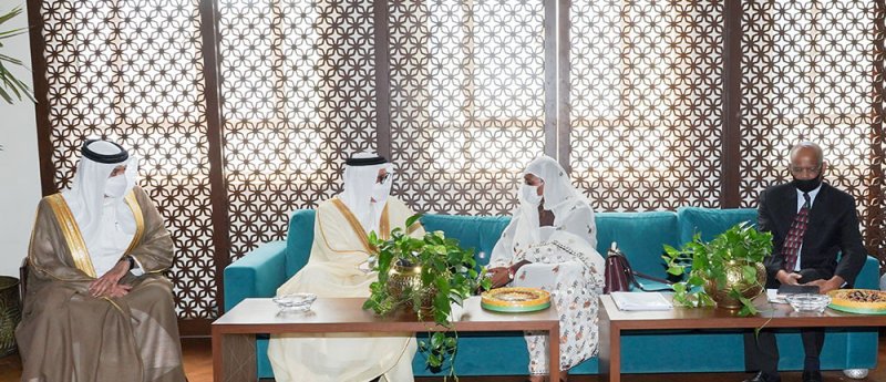 وزير الخارجية يجتمع مع وزيرة خارجية السودان