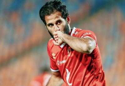 الأهلي يعلن رحيل مروان محسن.. ويكشف "هدية" الوداع
