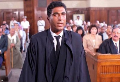 السكرتيرة والمحامي.. كيف رسخت السينما المصرية صورة المهن؟