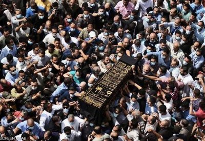 في مشهد مؤثر.. جنازة مهيبة لرجل الصناعة المصري محمود العربي