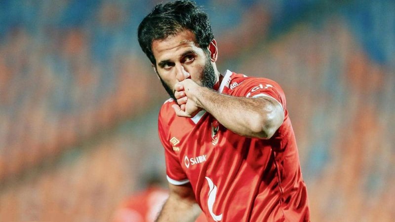 الأهلي يعلن رحيل مروان محسن.. ويكشف "هدية" الوداع