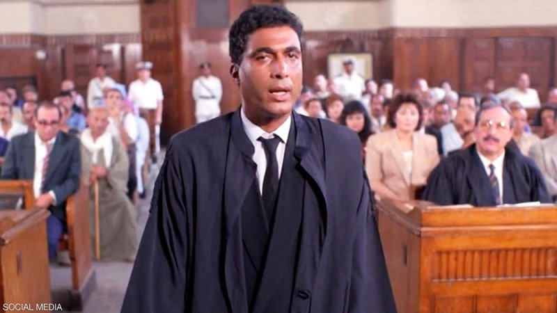 السكرتيرة والمحامي.. كيف رسخت السينما المصرية صورة المهن؟