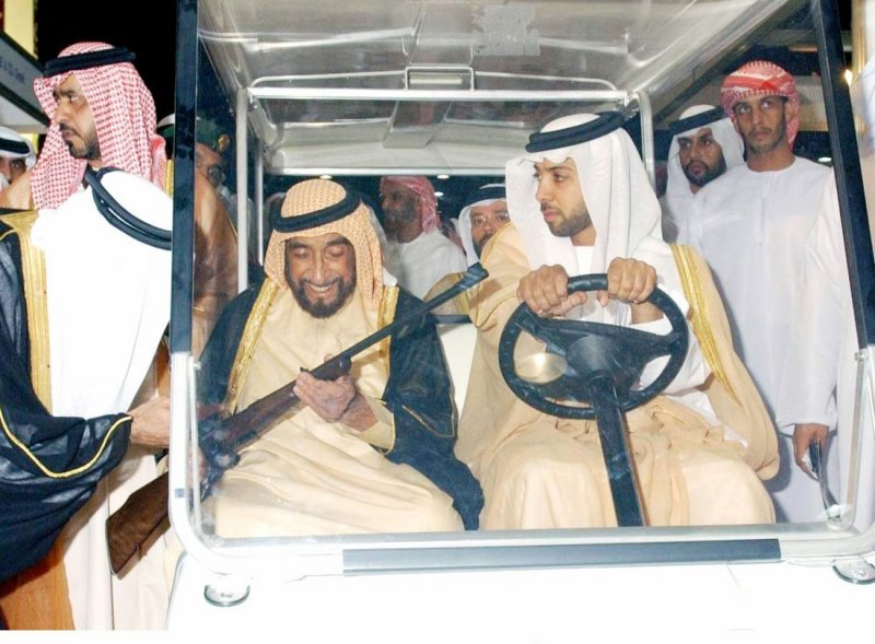 الشيخ زايد الصقّار الأول ورائد حُماة البيئة في العالم