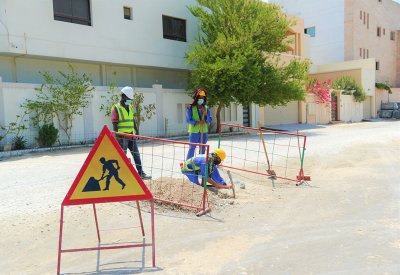 شؤون الأشغال": بدء العمل بمشروع رصف الطرق الترابية بمجمع 733 في الناصفة